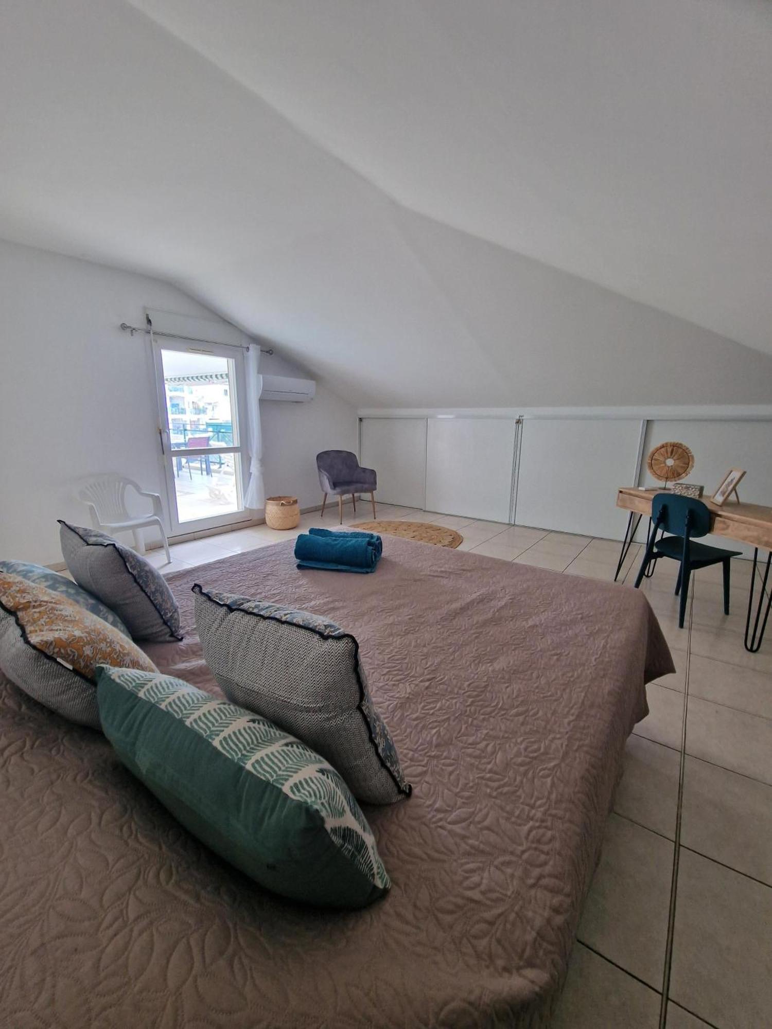 Appartement Villa Sur Le Toit, Vue Mer Сен-Жиль-ле-Бен Екстер'єр фото
