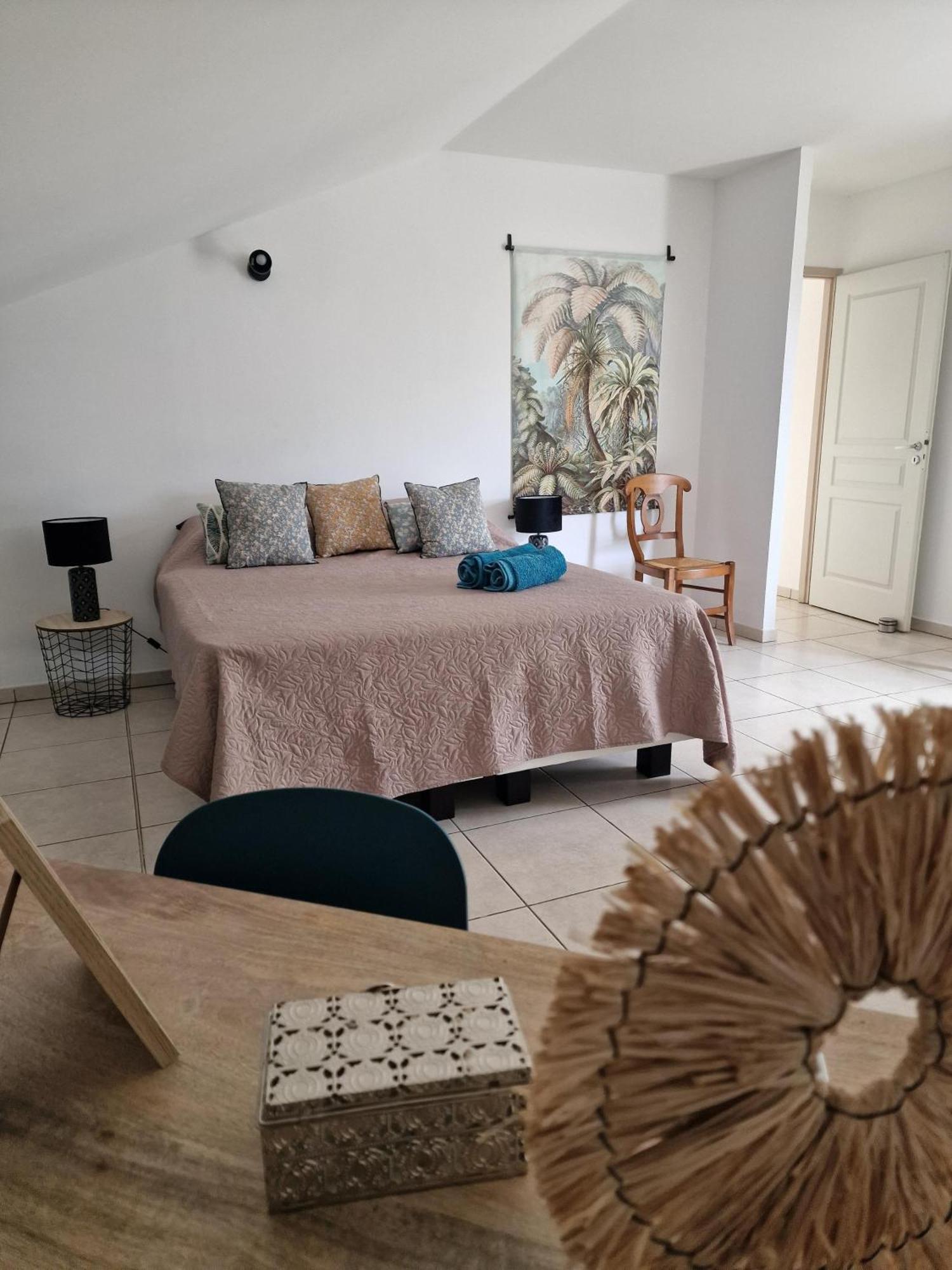 Appartement Villa Sur Le Toit, Vue Mer Сен-Жиль-ле-Бен Екстер'єр фото